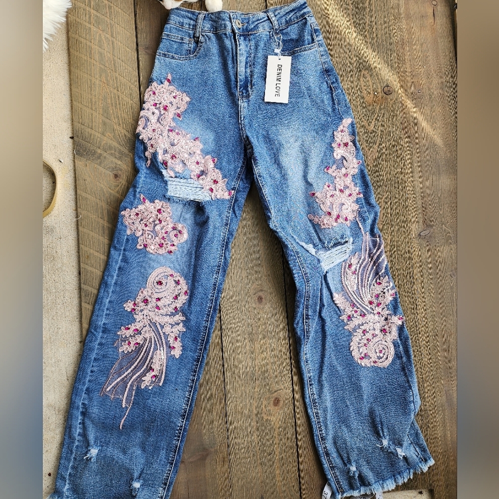 Nwt Denim Love Boutique Embellished Blue Jeans with Pink Floral Design 😍 Sz 4/5
